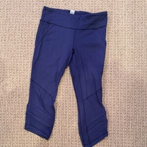 Ivivva Girl’d size 12 Navy Mesh Capri Leggings